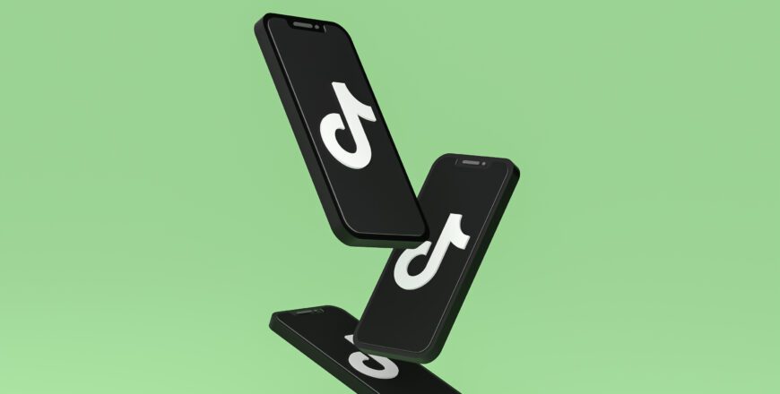 tiktok-icon-screen-smartphone-mobile-phone-3d-render